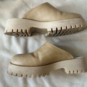 Women’s Chunky Leather Slip-On Mule — Beige